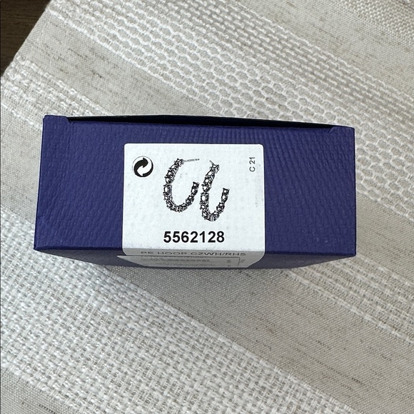 Swarovski Tennis Deluxe hoop earrings
Mixed crystals cut, White, Rhodium plated - Picture 7 of 11